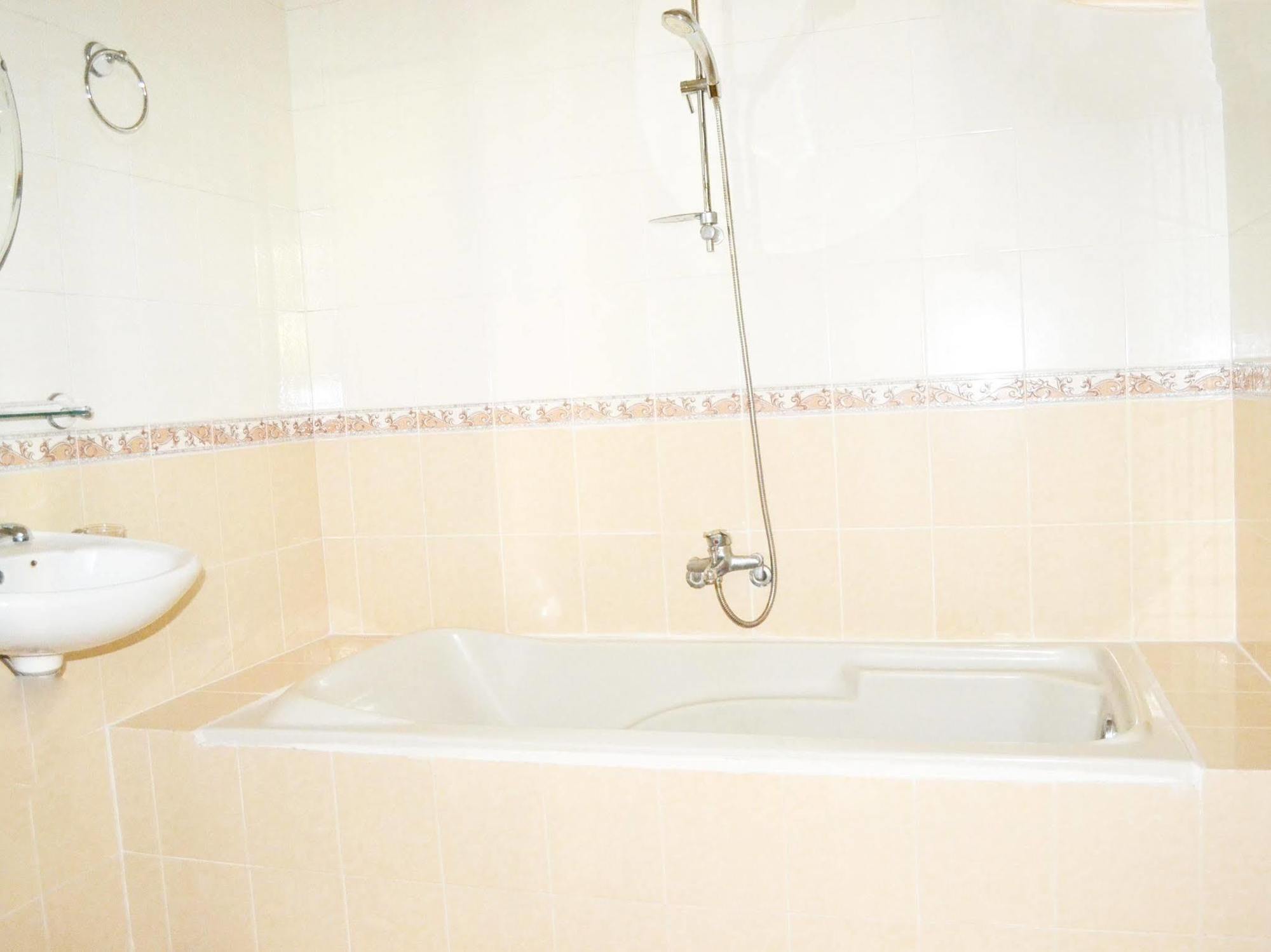 White Lion 2 Hotel На Транг Екстериор снимка